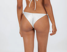 Cargar imagen en el visor de la galería, Image 06: Rio De Sol Bas Bottom Shimmer-White Cheeky-Rope
