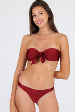 Cargar imagen en el visor de la galería, Gallery: Rio De Sol Ensemble Set Shimmer-Divino Bandeau-Knot Nice-Fio
