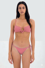 Cargar imagen en el visor de la galería, Model Front: Rio De Sol Haut Top Confetti Mila
