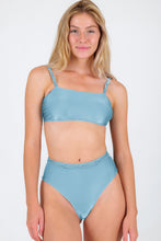 Cargar imagen en el visor de la galería, Gallery: Rio De Sol Ensemble Set Mirante Bandeau-Reto Hotpants
