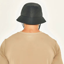 Cargar imagen en el visor de la galería, Model Back: Uv Line Bob Bucket Colors Preto Upf50+
