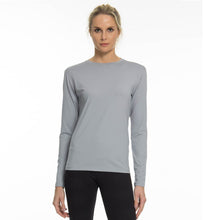 Cargar imagen en el visor de la galería, Model Front: Uv Line T-Shirt Longsleeve Uvpro Fem Grey Upf50+
