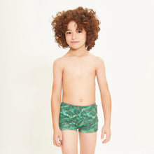 Cargar imagen en el visor de la galería, Model Front: Uv Line Maillot De Bain Garçon Swim Trunks Kids Leaves Upf50+
