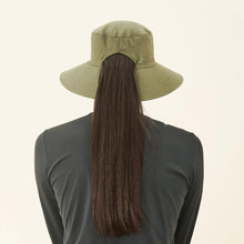 Cargar imagen en el visor de la galería, Model Back: Uv Line Bob Hat California Nac Fem Green Militar Upf50+
