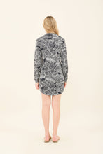 Cargar imagen en el visor de la galería, Model Back: Uv Line Chemise Shirtdress Dalia Marinho Upf50+

