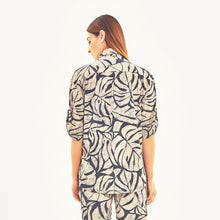 Cargar imagen en el visor de la galería, Model Back: Uv Line Haut De Plage Shirt Copa Costela Off White Upf50+
