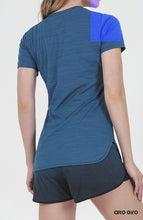 Cargar imagen en el visor de la galería, Model Back: Alto Giro Fitness Haut Top Fit Rajado
