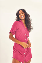 Cargar imagen en el visor de la galería, Image 04: Uv Line Chemise Shirtdress Copenhagen Fem Fucsia Upf50+

