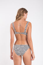 Cargar imagen en el visor de la galería, Model Back: Rio De Sol Haut Top Collage Amelia
