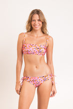 Cargar imagen en el visor de la galería, Model Front: Rio De Sol Ensemble Set Sweet-Camo Bandeau-Reto Madrid
