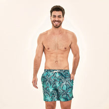 Cargar imagen en el visor de la galería, Model Front: Uv Line Short De Bain Short Acqua Coqueiros Turquesa Upf50+
