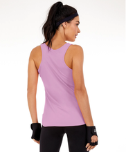 Cargar imagen en el visor de la galería, Model Back: Alto Giro Fitness Haut Regata Skin Fit Alongada Gola V Rosa Soft
