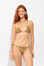 Cargar imagen en el visor de la galería, Model Front: Rio De Sol Bas Bottom Yellow-Feline Cheeky-Micro
