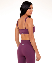 Cargar imagen en el visor de la galería, Model Back: Alto Giro Fitness Haut Top Sem Costura Essential Roxo Wine
