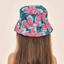 Cargar imagen en el visor de la galería, Model Back: Uv Line Bob Napoli Kids Hibiscus Upf50+
