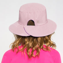 Cargar imagen en el visor de la galería, Model Back: Uv Line Chapeau Souple/Capeline Chapeu California Inf Rosa Bebe Framboesa Upf50+
