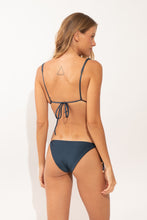 Cargar imagen en el visor de la galería, Model Back: Rio De Sol Bas Bottom Shimmer-Shark Ibiza-Comfy-Gold
