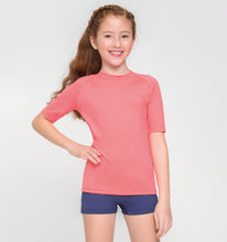 Cargar imagen en el visor de la galería, Model Front: Uv Line T-Shirt T-Shirt Uvpro Kids Coral Upf50+
