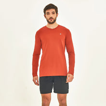 Cargar imagen en el visor de la galería, Model Front: Uv Line T-Shirt Longsleeve Sport Fit Ferrugem Upf50+
