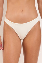 Cargar imagen en el visor de la galería, Gallery: Rio De Sol Bas Bottom Sand-Chantilly Essential-Comfy
