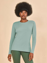 Cargar imagen en el visor de la galería, Gallery: Uv Line T-Shirt Longsleeve Fem New Fit Verde Agua Upf50+
