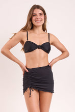 Cargar imagen en el visor de la galería, Model Front: Rio De Sol Jupe De Page Black Mini Skirt Ruched
