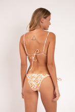 Cargar imagen en el visor de la galería, Model Back: Rio De Sol Ensemble Set Sahari Lia Lacinho
