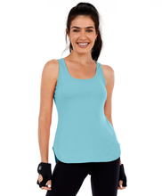 Cargar imagen en el visor de la galería, Model Front: Alto Giro Fitness Haut Regata Skin Fit Alongada Gola V Azul Waters
