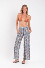 Cargar imagen en el visor de la galería, Model Front: Rio De Sol Pantalon De Plage Ikat Wide Pants
