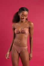 Cargar imagen en el visor de la galería, Image 09: Rio De Sol Ensemble Set Shimmer-Copper Bandeau-Joy Essential
