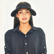 Cargar imagen en el visor de la galería, Model Front: Uv Line Visière Grecia Black Fit Upf50+
