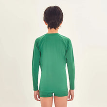 Cargar imagen en el visor de la galería, Model Back: Uv Line T-Shirt Longsleeve Uvpro Kids Verde Brasil Upf50+
