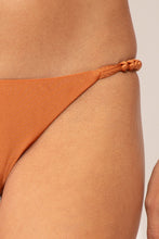 Cargar imagen en el visor de la galería, Image 06: Rio De Sol Bas Bottom Shimmer-Nocciola Cheeky-Noa
