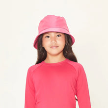 Cargar imagen en el visor de la galería, Model Front: Uv Line Bob Basic Kids Pink Rosa Upf50+
