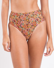 Cargar imagen en el visor de la galería, Gallery: Rio De Sol Bas Bottom Bouquet Hotpants
