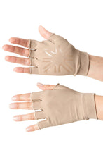 Cargar imagen en el visor de la galería, Model Front: Uv Line Gants Short Gloves Uni Chocolate Upf50+
