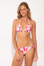 Cargar imagen en el visor de la galería, Model Front: Wednesday In Hawaii By Rio De Sol Haut Top Pua-Hibiscus Mel
