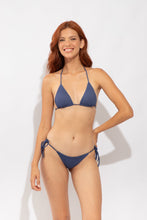 Cargar imagen en el visor de la galería, Model Front: Rio De Sol Bas Bottom Carmel-Blue Lacinho
