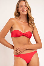 Cargar imagen en el visor de la galería, Image 05: Rio De Sol Ensemble Set Microfibra-Chic-Red Bandeau-Joy Leblon
