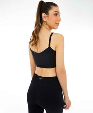 Cargar imagen en el visor de la galería, Model Back: Alto Giro Fitness Haut Top Unique Reverse Preto
