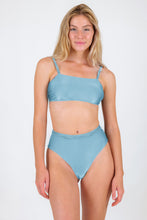 Cargar imagen en el visor de la galería, Model Front: Rio De Sol Bas Bottom Mirante Hotpants
