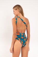 Cargar imagen en el visor de la galería, Model Back: Rio De Sol Une Pièce Luma Sienna
