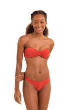 Cargar imagen en el visor de la galería, Image 04: Rio De Sol Ensemble Set Malibu-Chili Balconet Essential-Comfy
