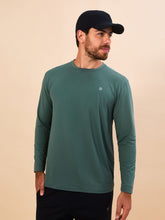 Cargar imagen en el visor de la galería, Model Front: Uv Line T-Shirt Longsleeve New Fit Textura Masc Verde Jade Upf50+
