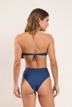 Cargar imagen en el visor de la galería, Model Back: Rio De Sol Bas Bottom Navy Hotpants
