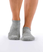 Cargar imagen en el visor de la galería, Model Front: Alto Giro Fitness Bas Kit Meias Feminina Dv
