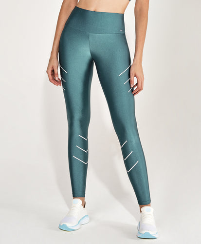 Model Front: Alto Giro Fitness Bas Legging Atlanta Fitas Refletivas Verde Strong
