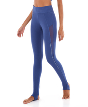 Cargar imagen en el visor de la galería, Model Front: Alto Giro Fitness Bas Legging Staff Com Tule E Silk Azul Movement
