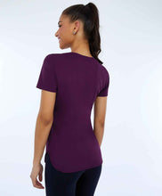 Cargar imagen en el visor de la galería, Model Back: Alto Giro Fitness Haut T-Shirt Skin Fit Inspiracionais Roxo

