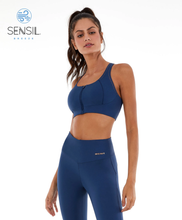 Cargar imagen en el visor de la galería, Model Front: Alto Giro Fitness Haut Top Bodytex Ii Abertura Com Ziper Azul Ocean
